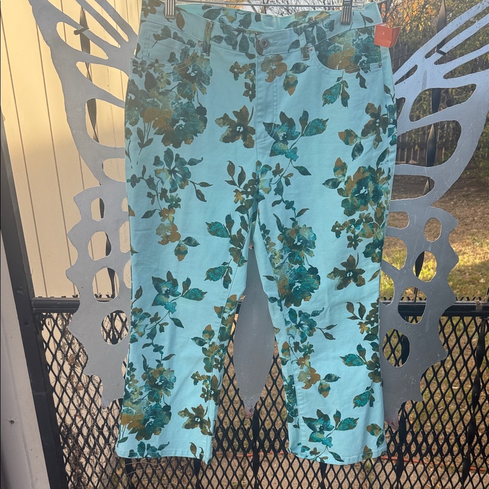 Floral Women's Cropped Jeans in Blue